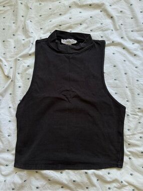 Black cropped tank